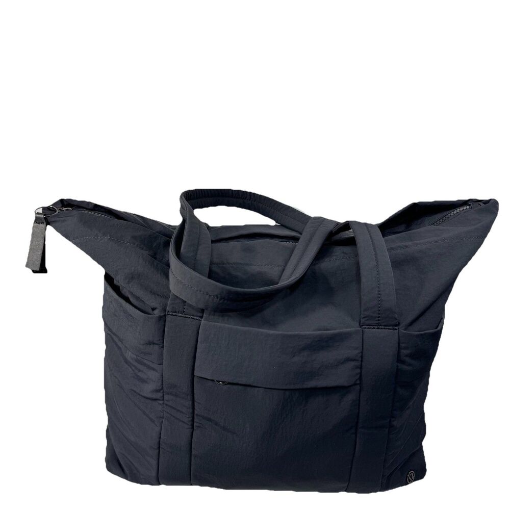 Lululemon On My Level Duffel Weekender Bag Tote Black 30L Lightweight Nylon